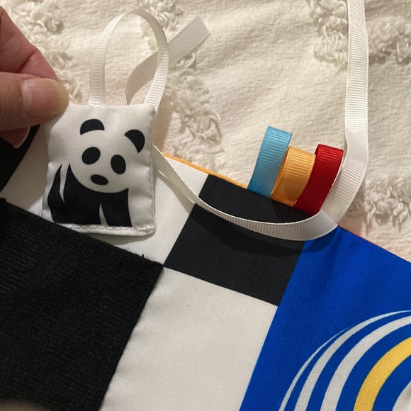 Play land, activity cloth, and like new condition - Picture 9 of 10